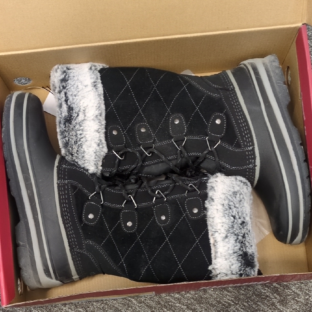 Khombu Ellie Women's Black Faux Fur Lined Rubber Toe Winter Boots‎ Size 6